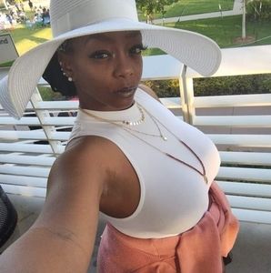 Meet your Posher, Dominique